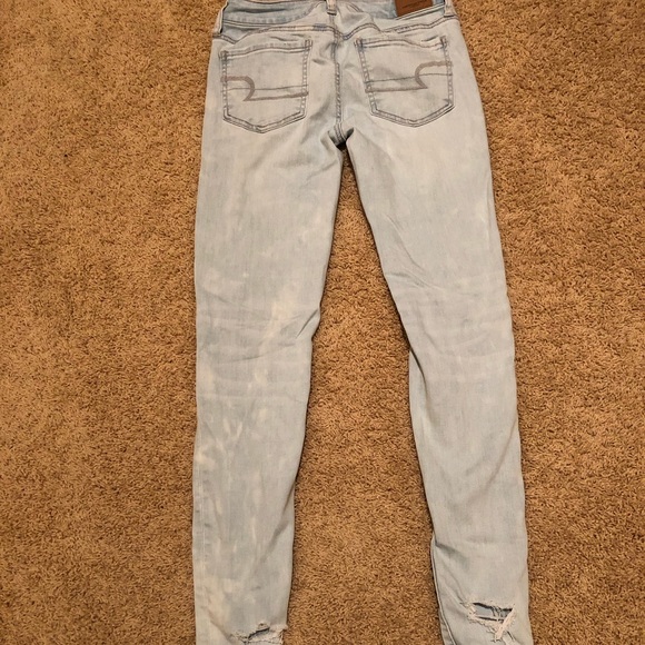 American Eagle light-washed ripped jeans - Picture 2 of 2